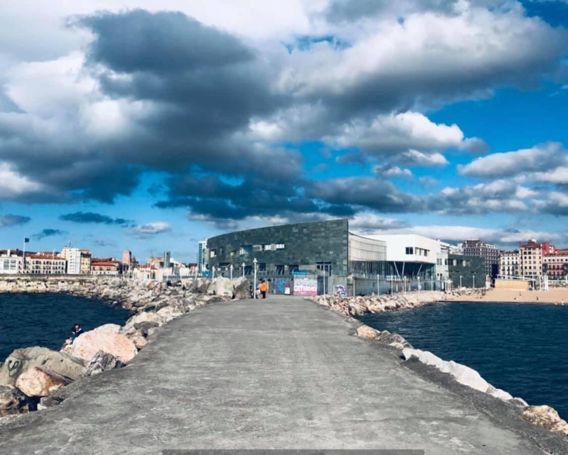 Poniente Beach Хихон Екстериор снимка