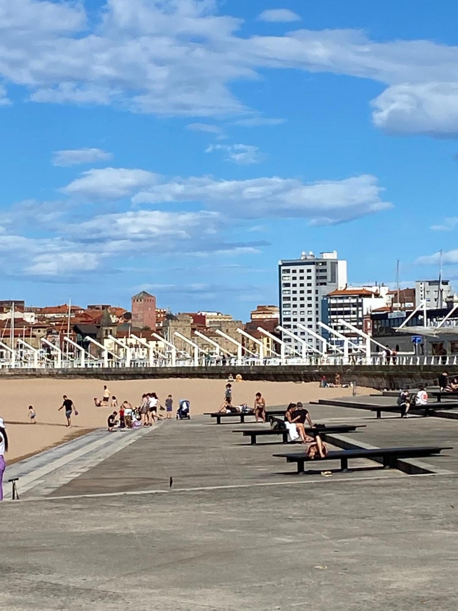 Poniente Beach Хихон Екстериор снимка